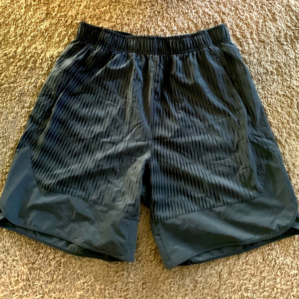 Nike Men’s Dri Fit Shorts (Black/Grey/Gray, size Large, used)
